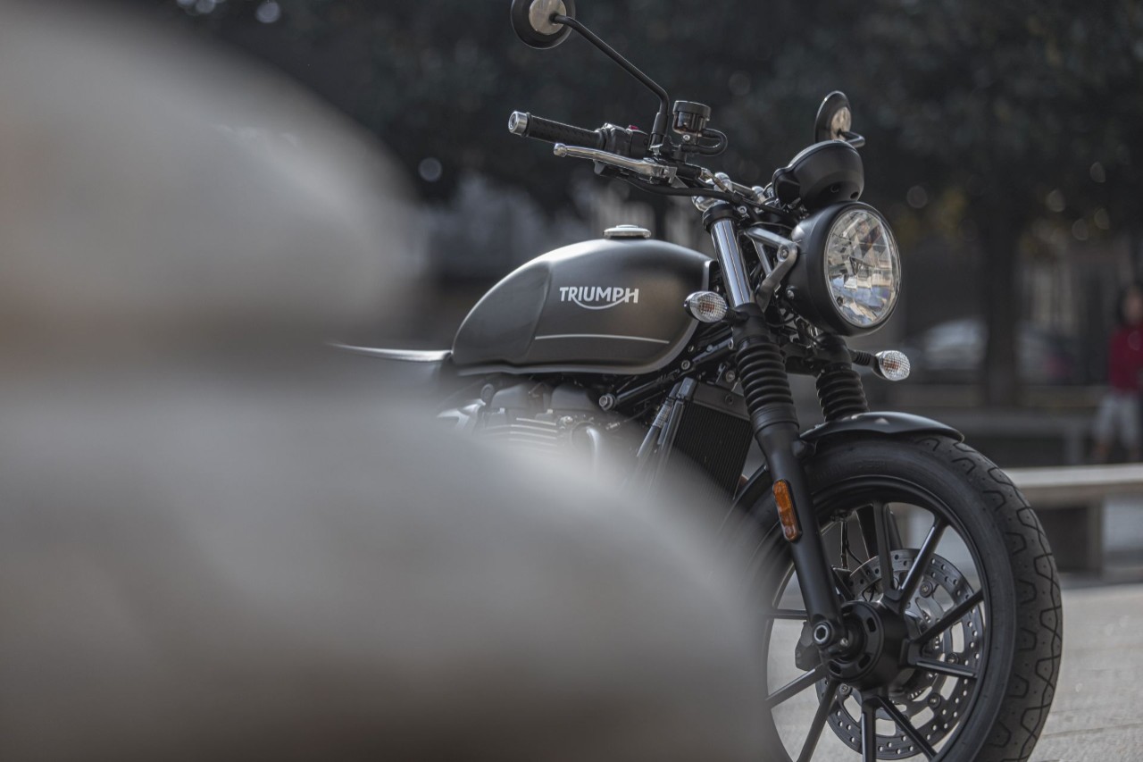 Moto Guzzi V7 Centenario e Triumph Street Twin: questione di PEDIGREE